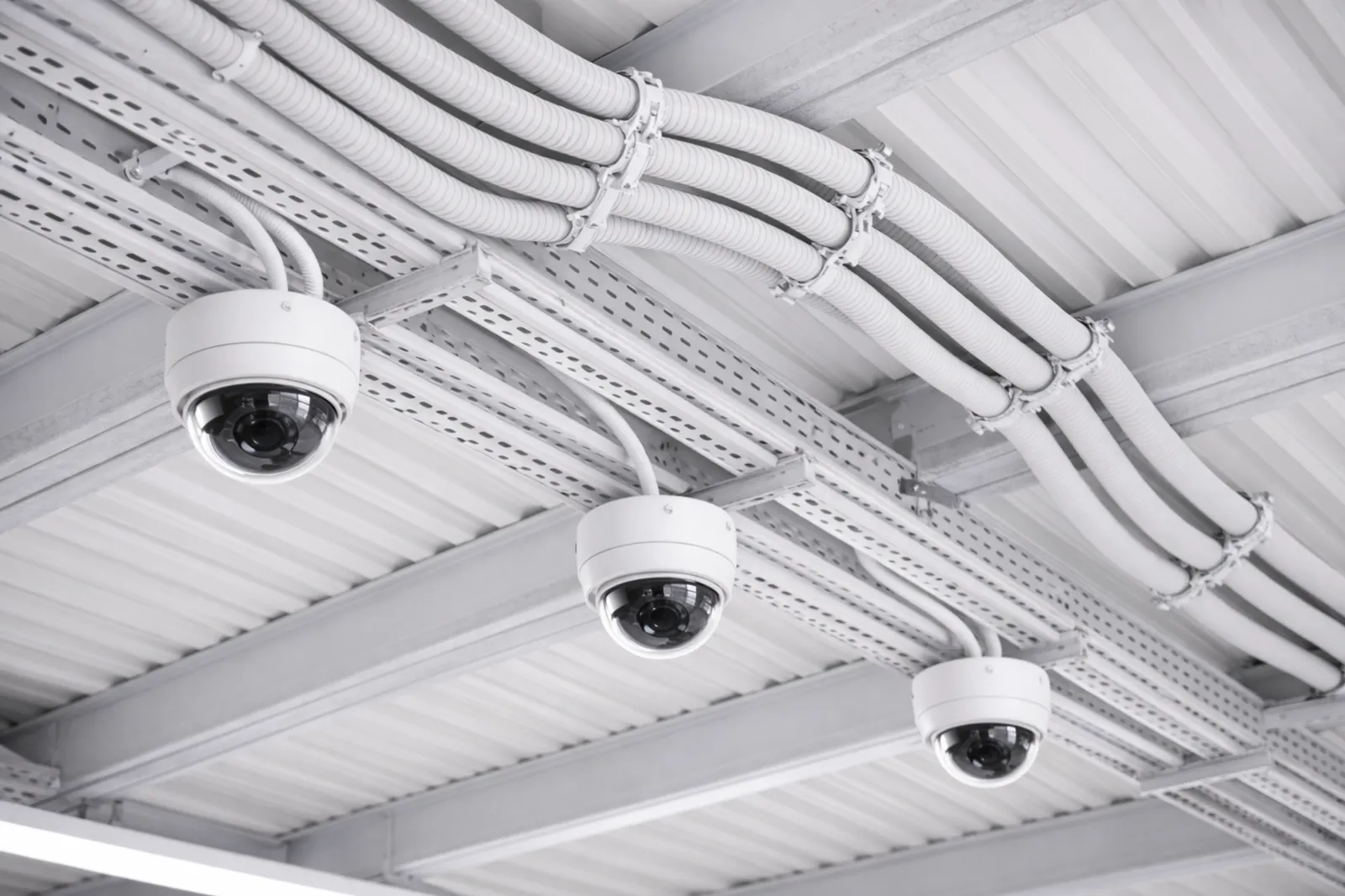 Купольные IP-камеры видеонаблюдения — аккуратный монтаж и проводка